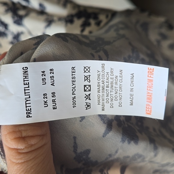 PrettyLittleThing Stone Ditzy Floral Print Cupped Split Detail Midi Dress - Picture 11 of 11